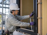 建具工事の作業風景